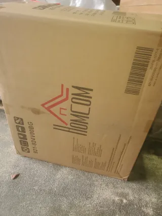 Silla de escritorio beige y negra. Nueva, en caja.