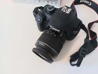 Cámara Canon EOS 1200D con caja