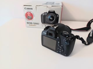 Cámara Canon EOS 1200D con caja