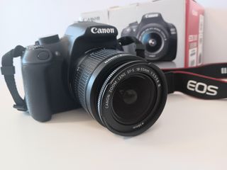 Cámara Canon EOS 1200D con caja