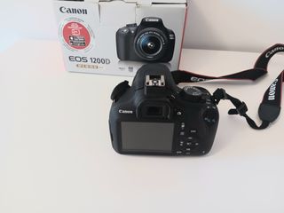 Cámara Canon EOS 1200D con caja
