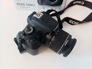 Cámara Canon EOS 1200D con caja