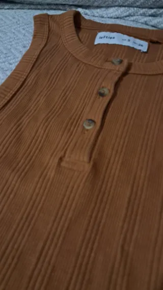 Camiseta ajustada sin mangas