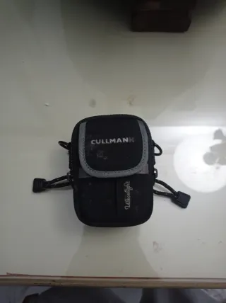 Cámara de fotos digital plateada