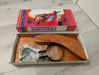 Jamonera de madera y metal