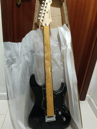 Chitarra Elettrica Yamaha Pacifica 120h + rivista