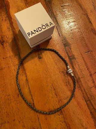 Pulsera Cuero Pandora Negra y Plata