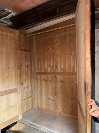 Armario de madera antiguo.