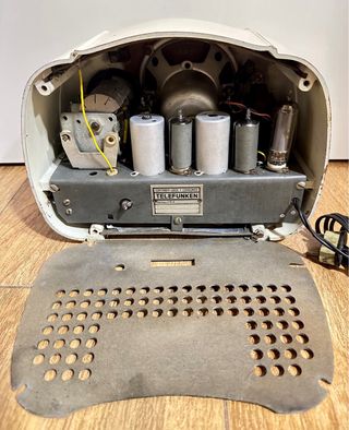 Radio antigua Telefunken “Cariño”