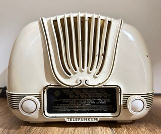 Radio antigua Telefunken “Cariño”