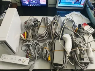 Lote Consola Nintendo Wii + Accesorios