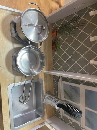 Cocinita de juguete con accesorios