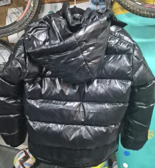 Chaqueta niño negra brillante