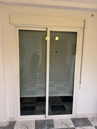 Ventanas correderas aluminio y puertas.