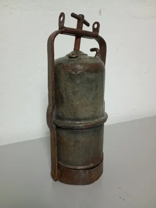 Lámpara de carburo antigua