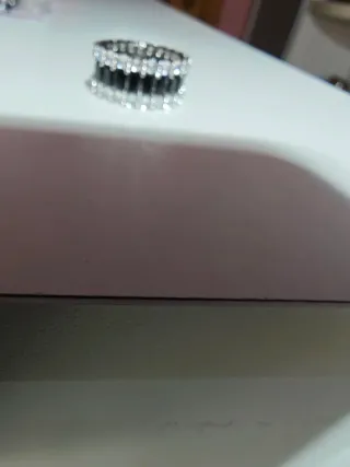 Anillo Circonitas Negras y Plateado