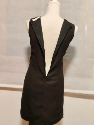 Vestido negro encaje pedrería plata