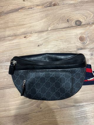 Riñonera Gucci GG Supreme Negra
