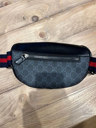 Riñonera Gucci GG Supreme Negra