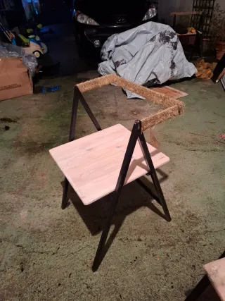 Juego de 4 Sillas de Madera y Metal