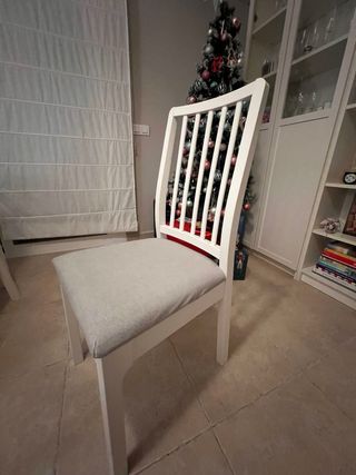 Tavolo da pranzo bianco Ikea con sedie