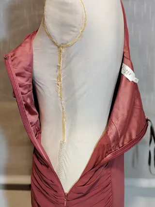 Vestido corto ceñido rosa y dorado