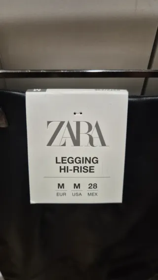 Pantalones efecto cuero negro talla M