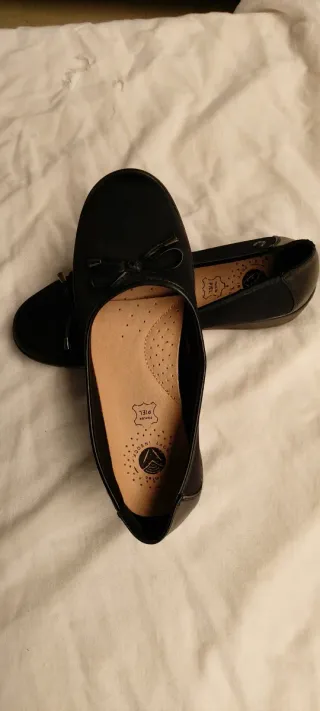 Zapatos planos negros con lazo