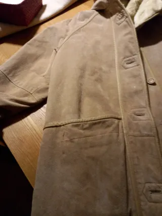 Abrigo de mujer beige y marrón