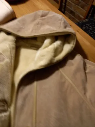 Abrigo de mujer beige y marrón