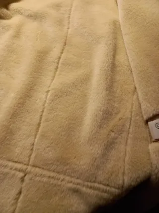 Abrigo de mujer beige y marrón