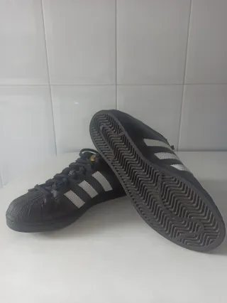 Adidas Superstar Talla 40. Nuevas.