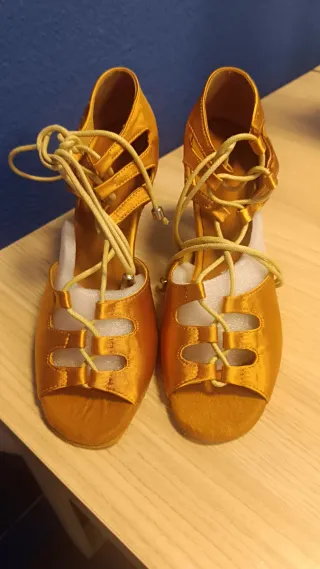 Zapatos de baile dorados talla 40