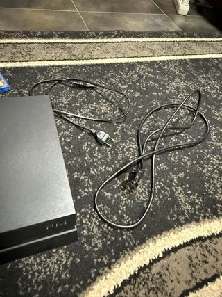 PS4 (PlayStation 4) con 3 controller e 2 giochi