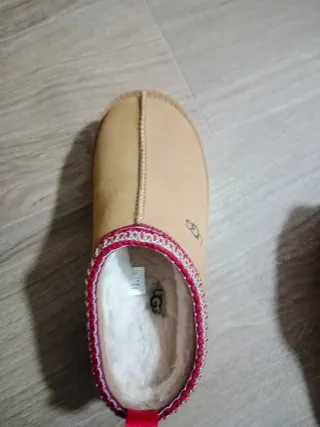 Pantuflas UGG Beige y Rojo