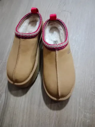 Pantuflas UGG Beige y Rojo