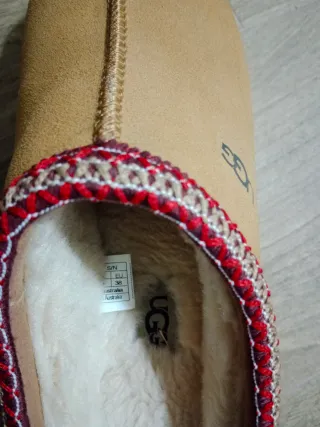Pantuflas UGG Beige y Rojo