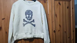 Sudadera Scalpers Calavera y Tibias Cruzadas