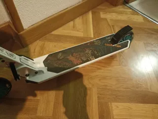 Patinete infantil azul y blanco