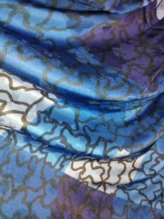 Bufanda/Pañuelo azul motivo oso