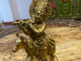 Figura hindú Krishna con flauta