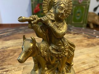 Figura hindú Krishna con flauta