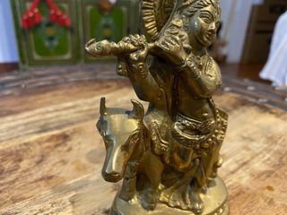 Figura hindú Krishna con flauta