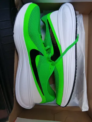 Zapatillas Nike Talla 46 Verde y Blanco