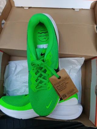 Zapatillas Nike Talla 46 Verde y Blanco