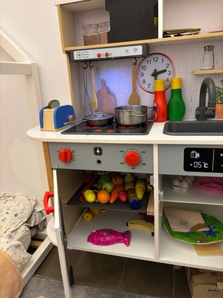 Cocinita de juguete de madera