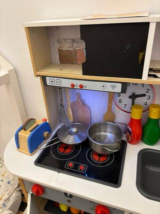 Cocinita de juguete de madera