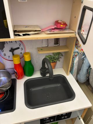 Cocinita de juguete de madera