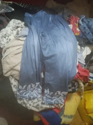 Leggings azules con estampado blanco