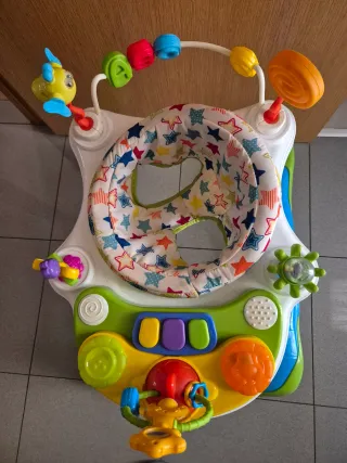 Tacatá para bebé con juguetes